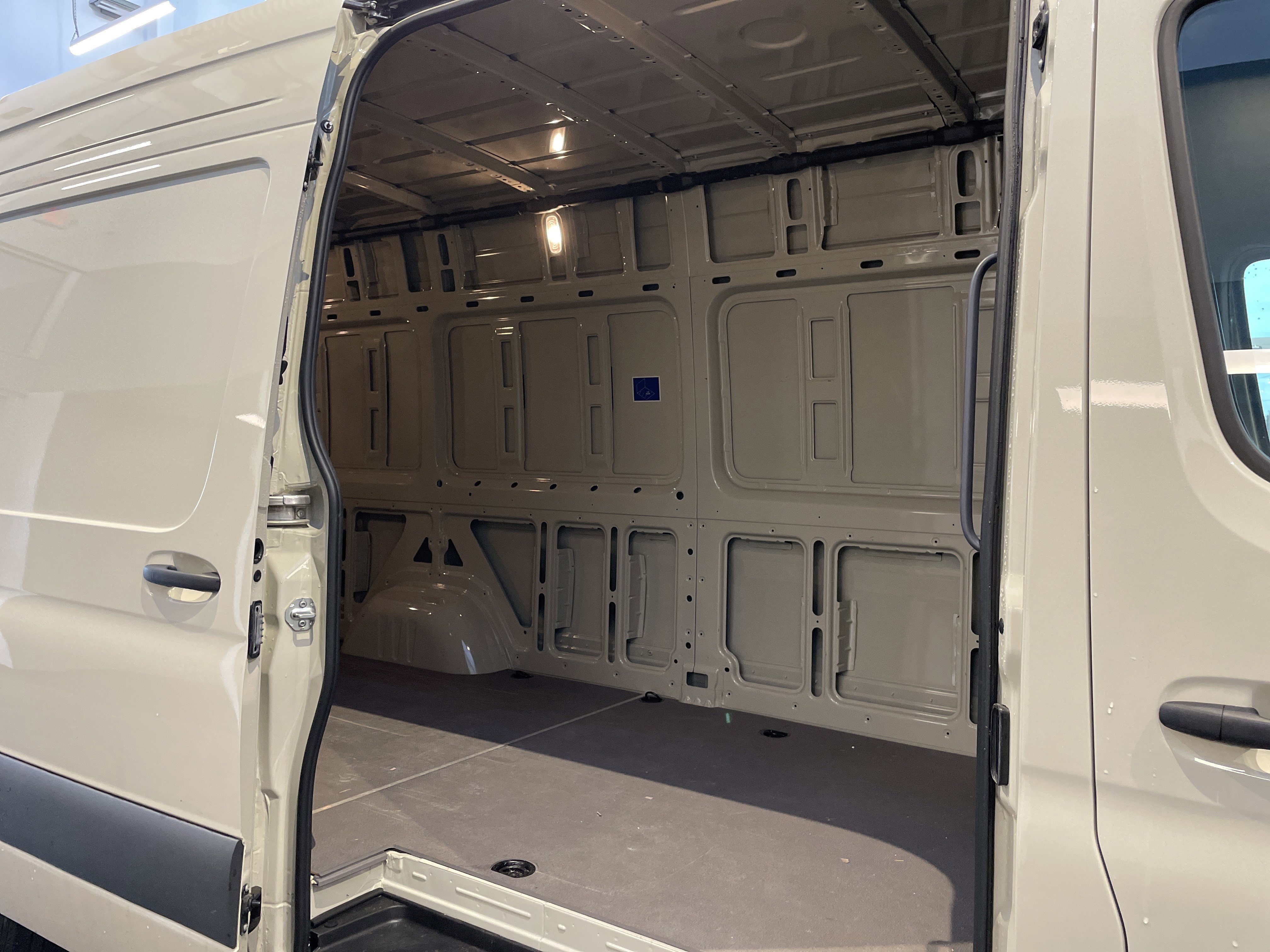 Used 2025 Mercedes-Benz Sprinter 2500 image 27