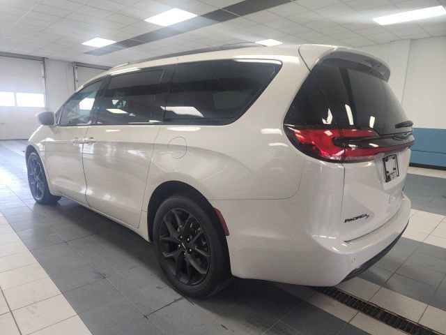 Used 2021 Chrysler Pacifica Limited w/ S Appearance Package image 6