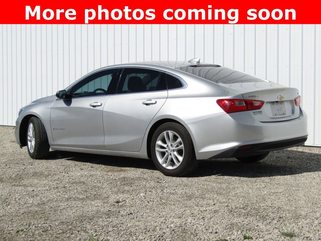 Used 2017 Chevrolet Malibu LT w/ Leather Package FWD image 5
