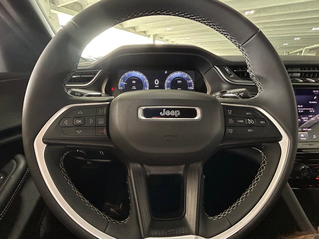 Used 2025 Jeep Grand Cherokee L Laredo image 22