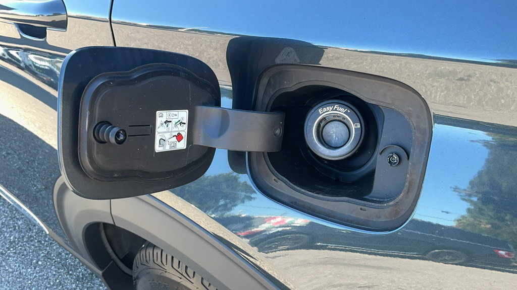 Certified 2023 Ford Explorer XLT RWD image 21