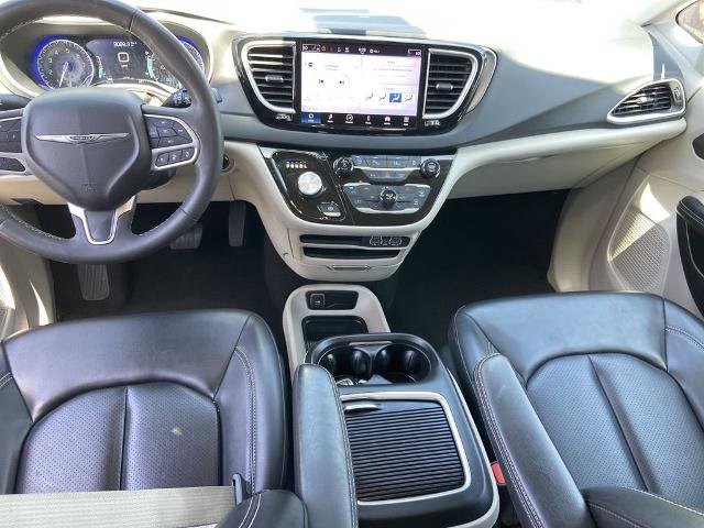 Used 2023 Chrysler Pacifica Touring-L FWD image 15