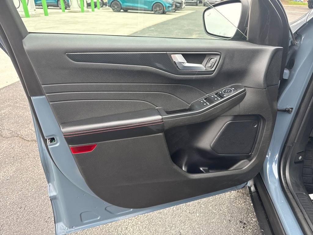 Used 2023 Ford Escape ST-Line w/ Tech Pack #1 image 24