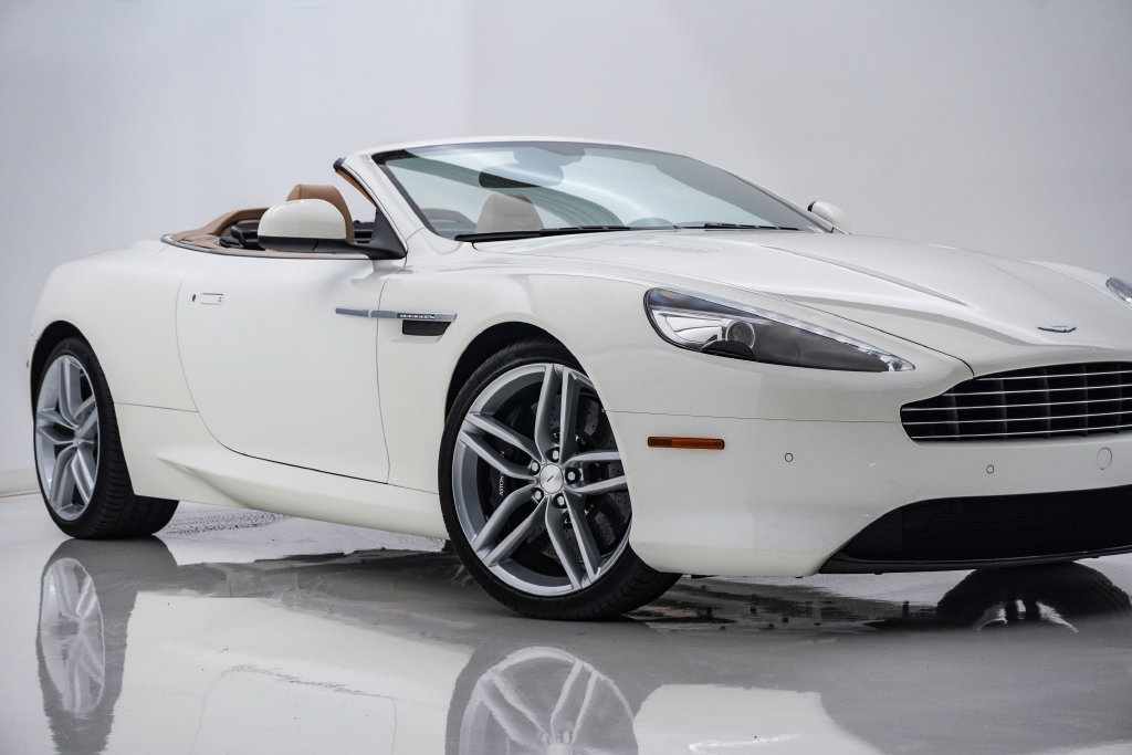 Used 2016 Aston Martin DB9 GT RWD image 2
