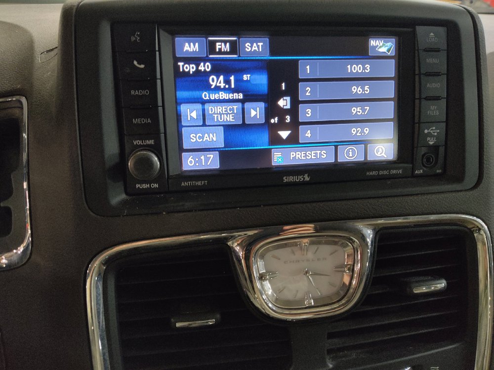 Used 2015 Chrysler Town & Country Touring-L w/ Driver Convenience Group FWD image 25