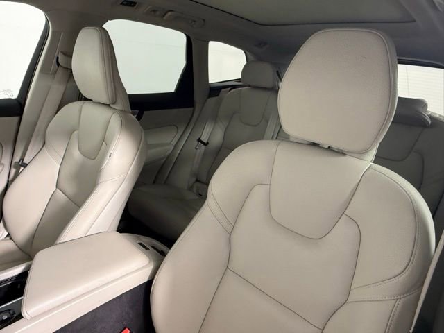 Used 2021 Volvo XC60 T5 Momentum w/ Climate Package image 24