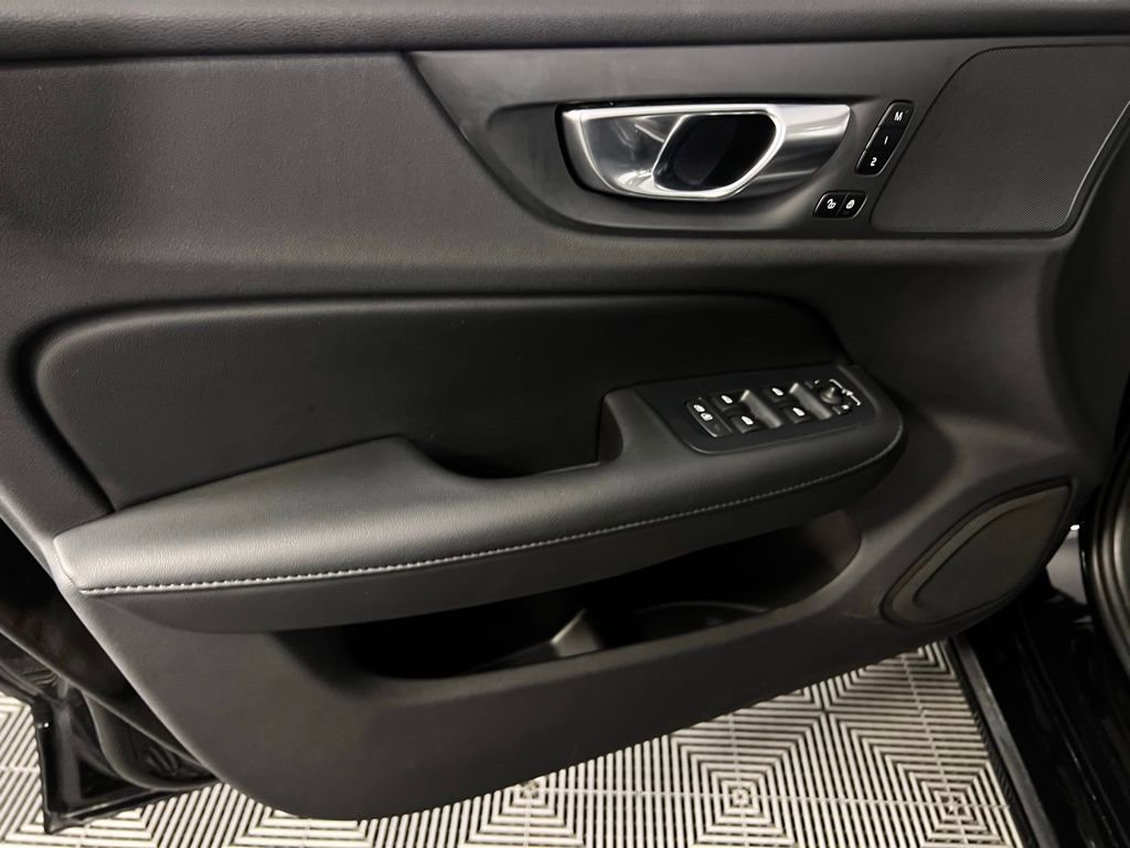Used 2025 Volvo S60 B5 Plus image 26