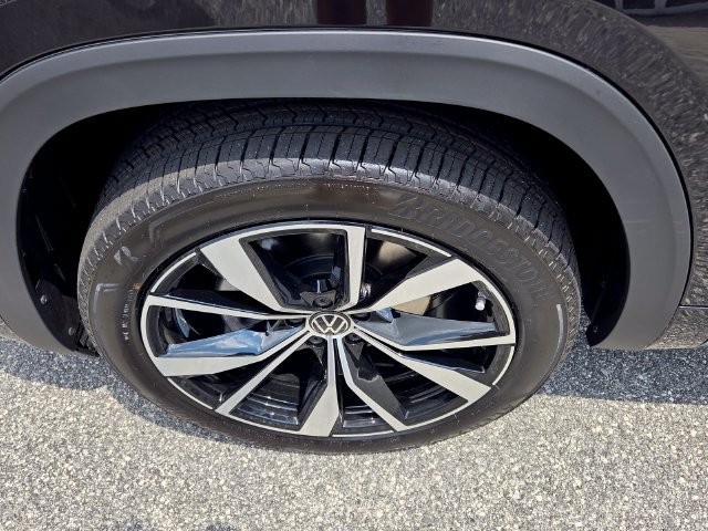 New 2026 Volkswagen Atlas Cross Sport SEL Premium R-Line AWD/4WD image 15