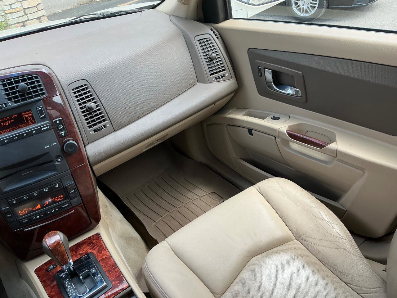 Used 2006 Cadillac SRX w/ Seating Package RWD image 18