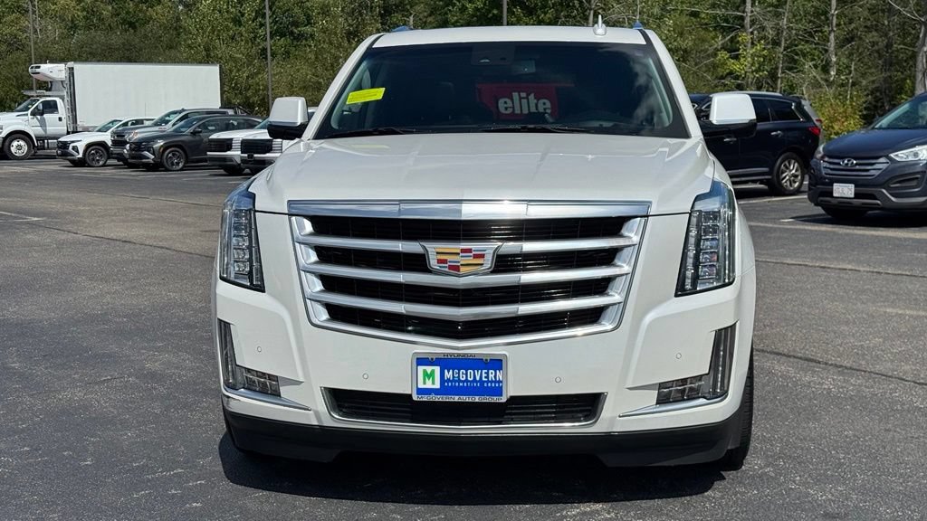 Used 2016 Cadillac Escalade Luxury AWD/4WD image 2