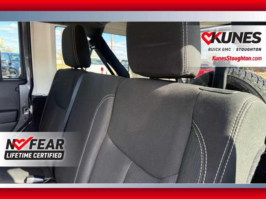 Used 2016 Jeep Wrangler Unlimited Sahara w/ Dual Top Group AWD/4WD image 28