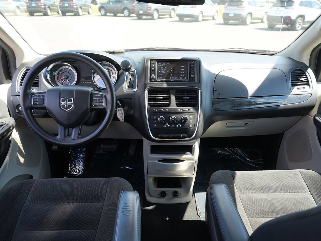 Used 2018 Dodge Grand Caravan SE w/ UConnect Hands-Free Group FWD image 24