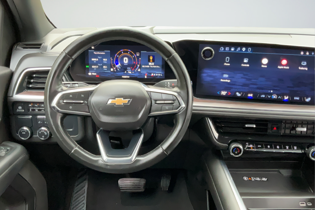 Certified 2025 Chevrolet Suburban LT RWD image 12