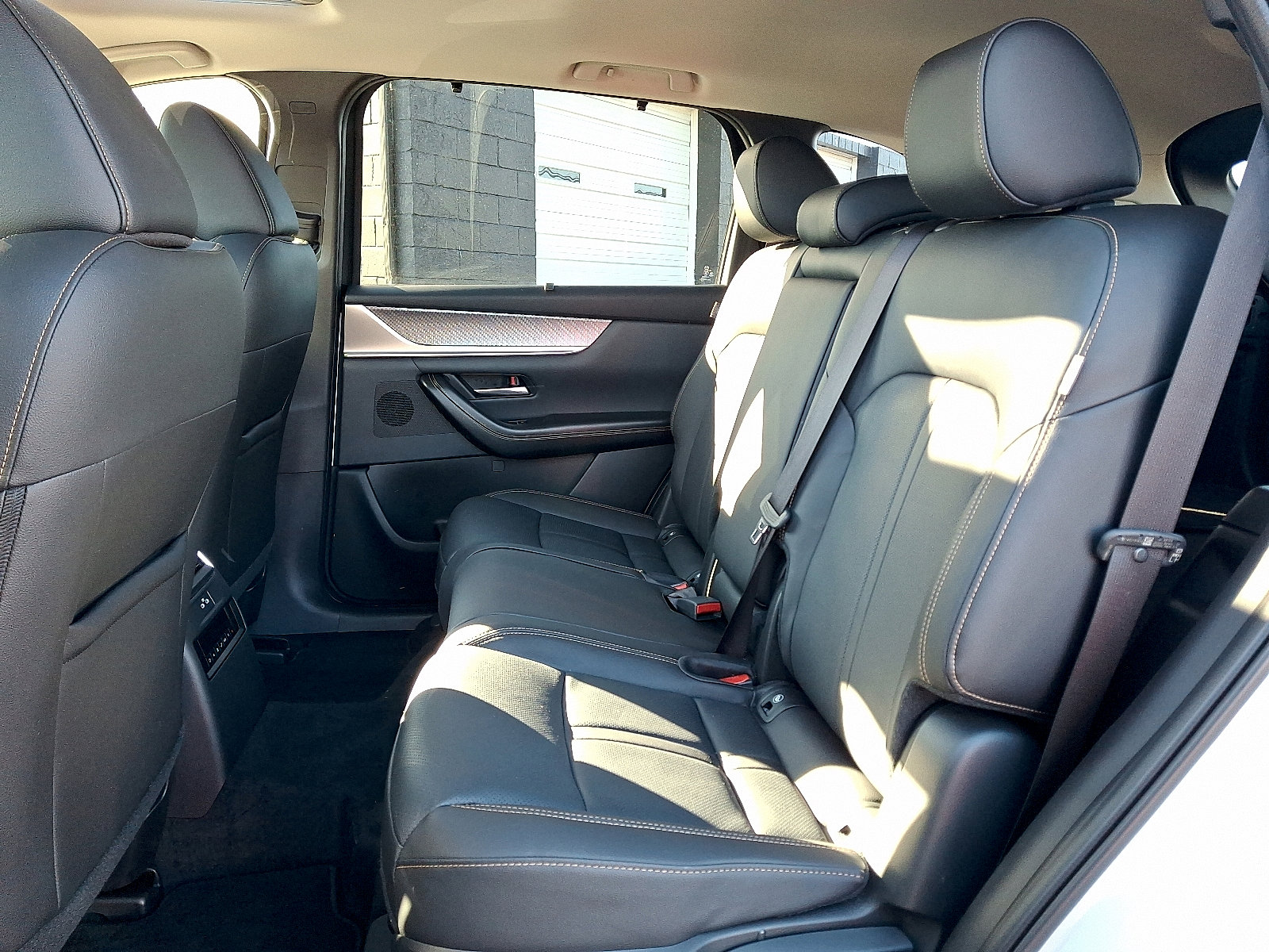 Certified 2025 MAZDA CX-70 3.3 Turbo w/ Premium Package image 12