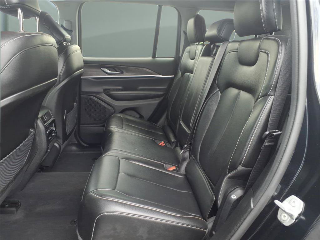 Used 2023 Jeep Grand Cherokee Limited AWD/4WD image 18