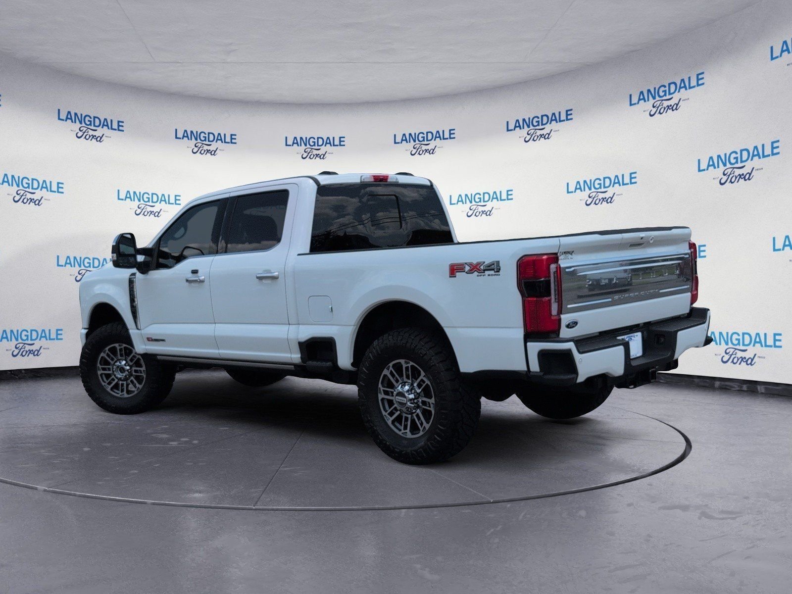 Used 2025 Ford F250 Platinum w/ Platinum Plus Package AWD/4WD image 9