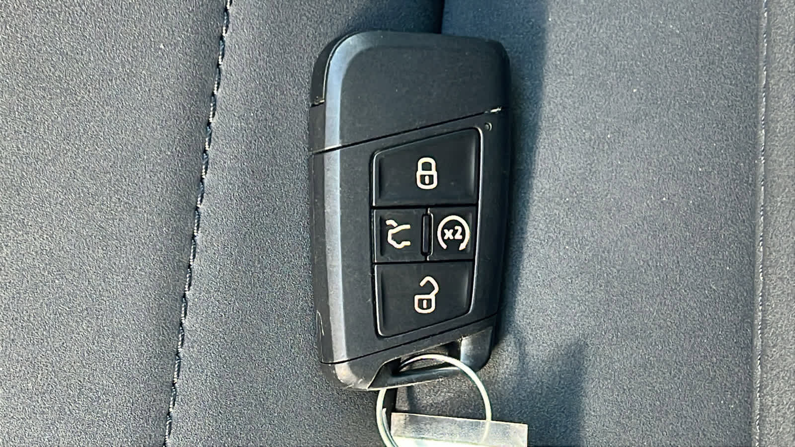 Used 2025 Volkswagen Taos SE w/ Panoramic Sunroof Package image 29