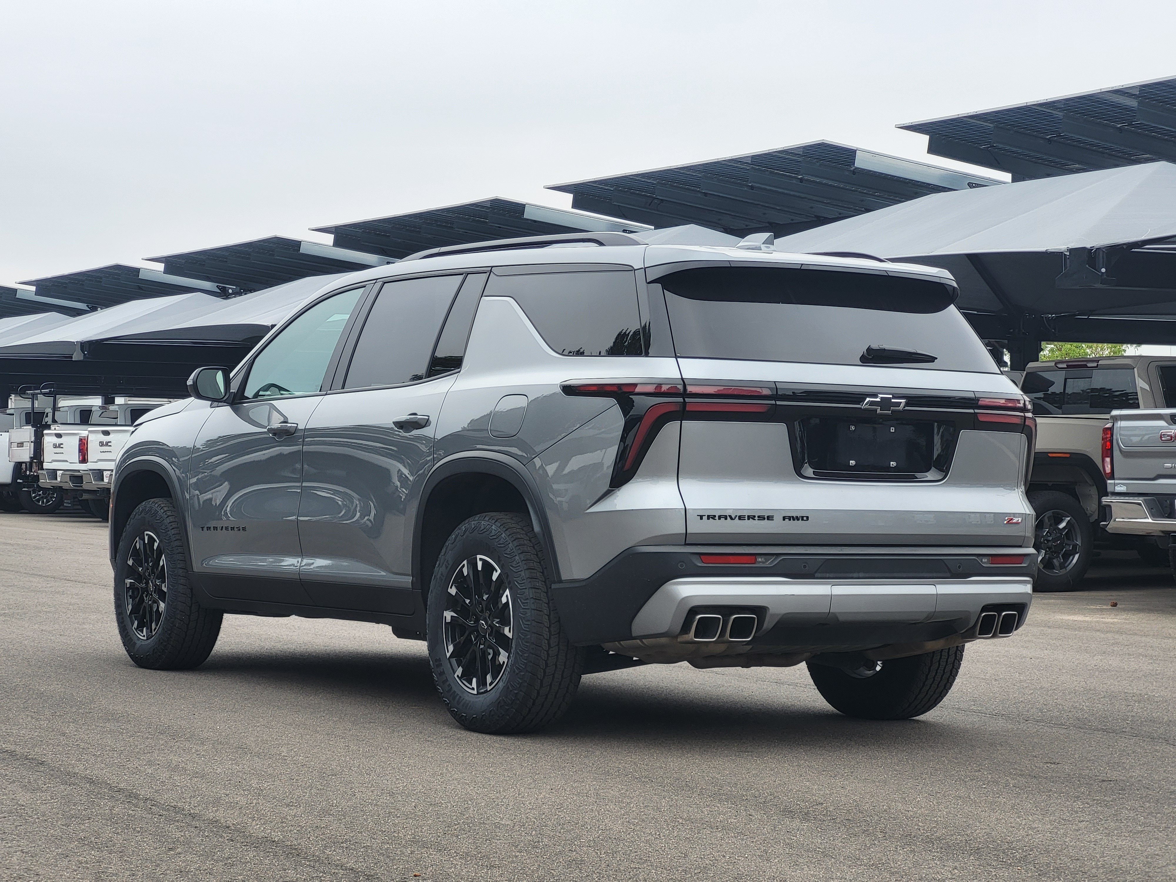 Used 2025 Chevrolet Traverse Z71 AWD/4WD image 5