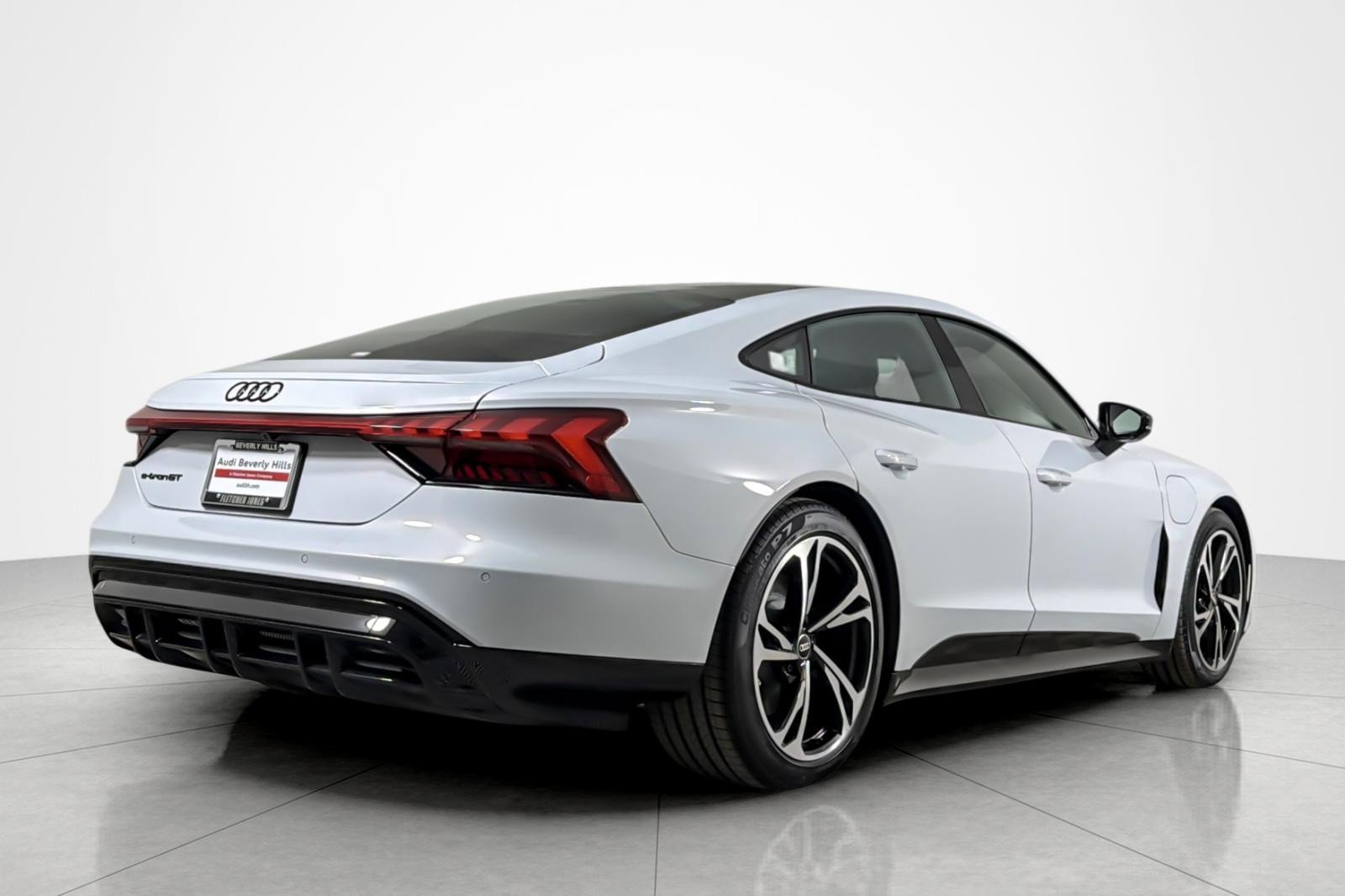 Used 2024 Audi e-tron GT Premium Plus image 5