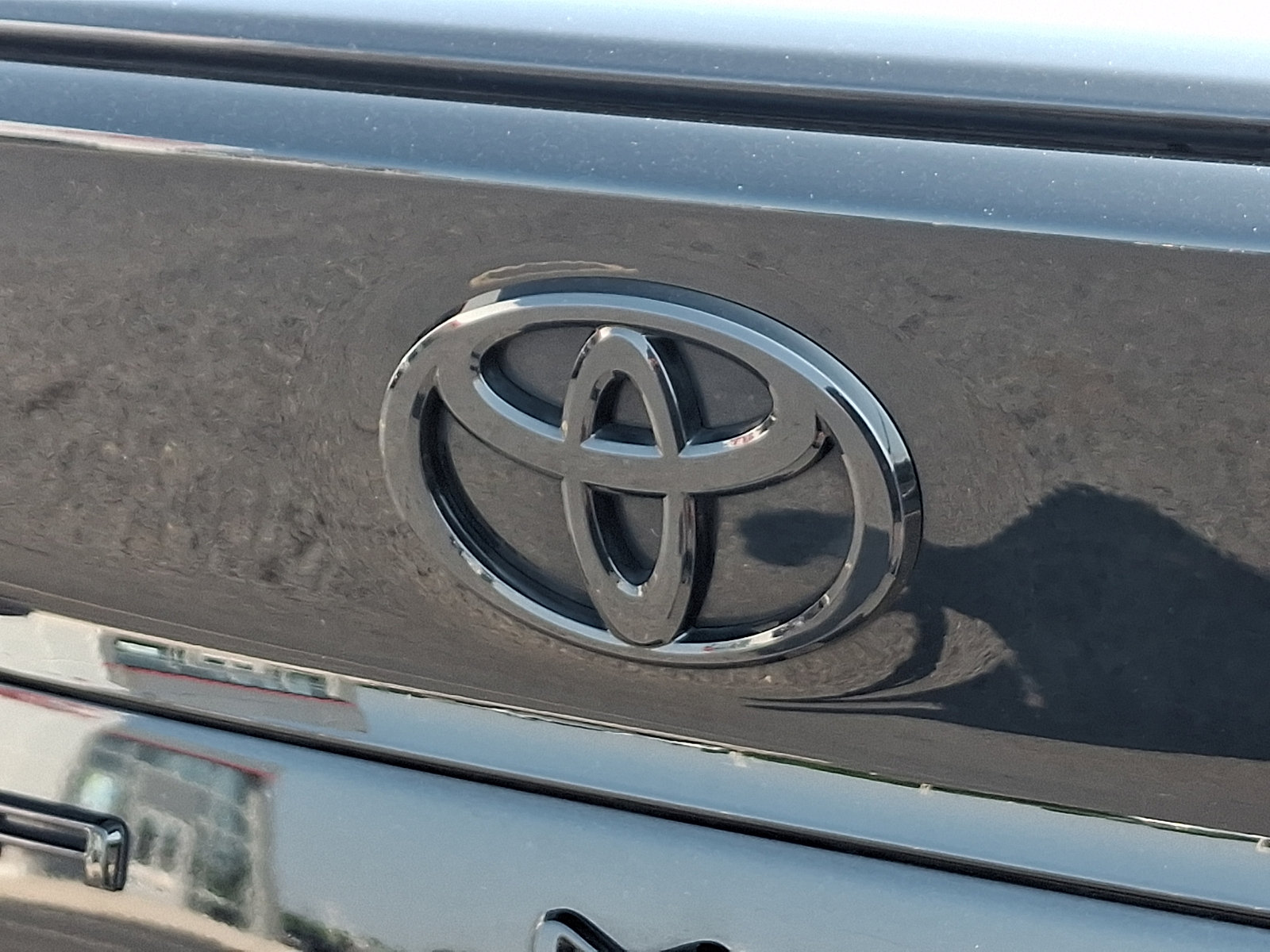 Used 2025 Toyota Camry SE w/ Convenience Package FWD image 30