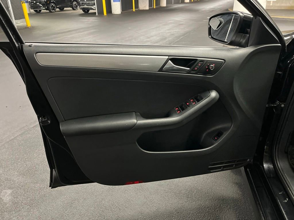 Used 2015 Volkswagen Jetta SE FWD image 16