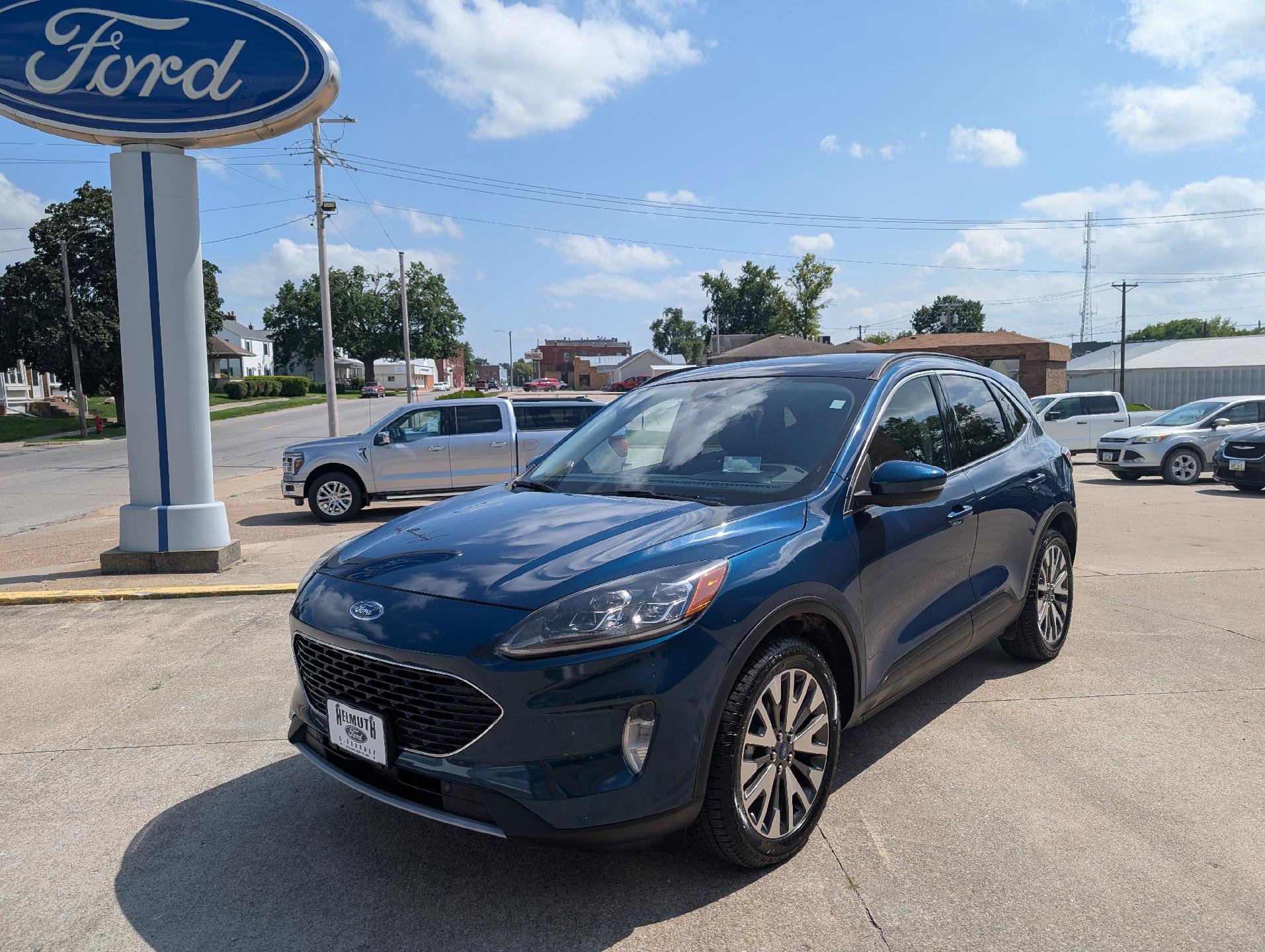 Used 2020 Ford Escape Titanium AWD/4WD image 2