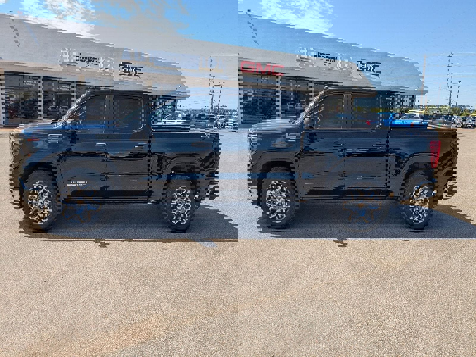 Used 2024 GMC Sierra 1500 Pro image 2