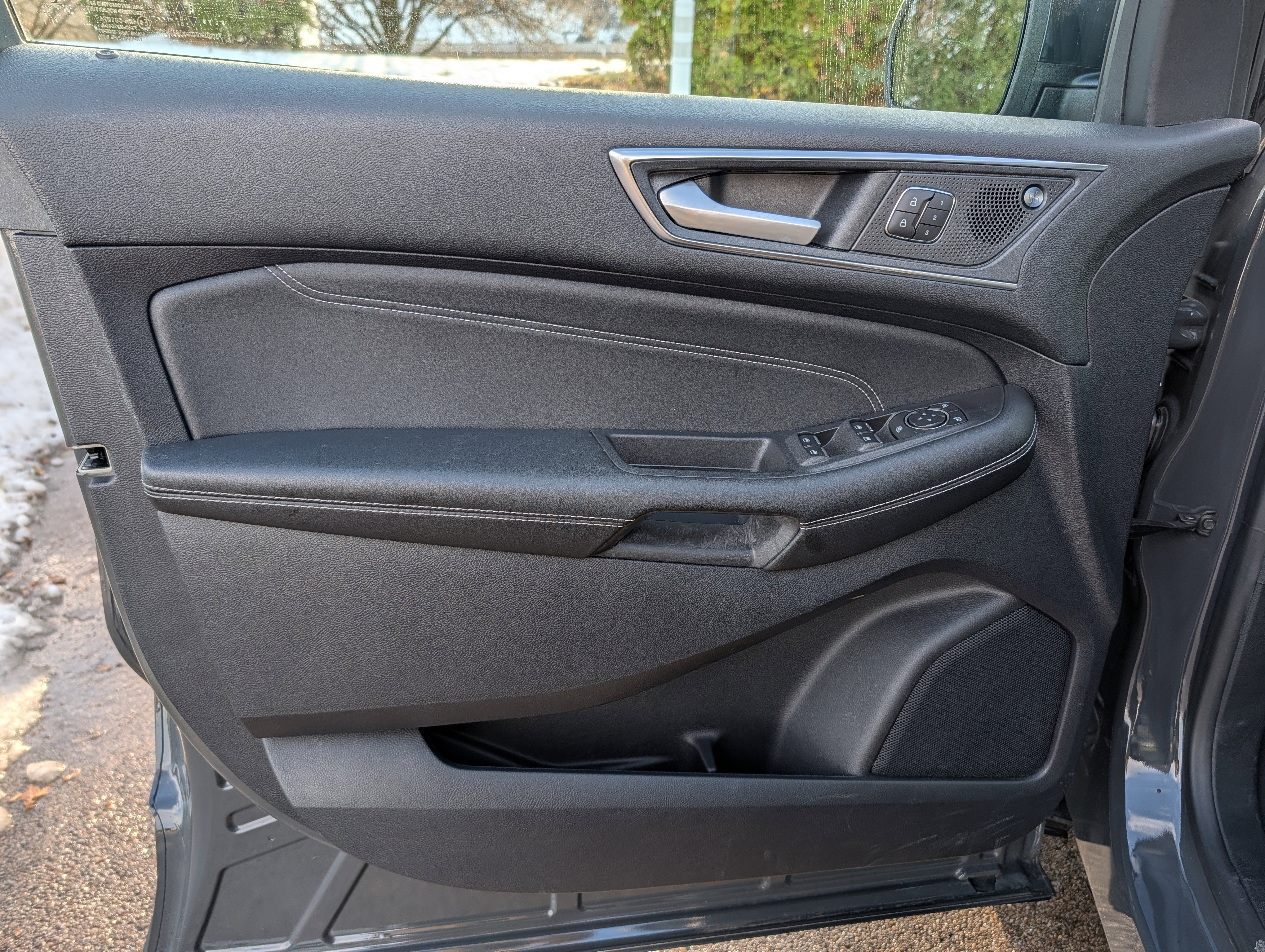 Used 2021 Ford Edge Titanium image 31