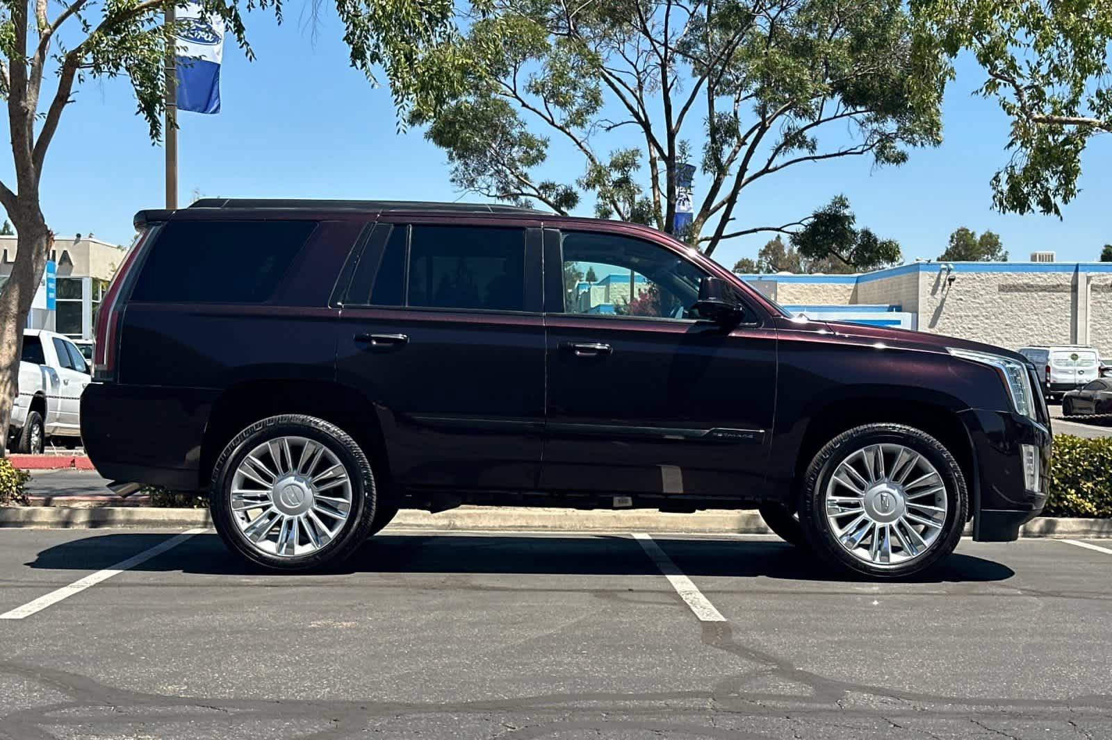Used 2018 Cadillac Escalade Platinum AWD/4WD image 9