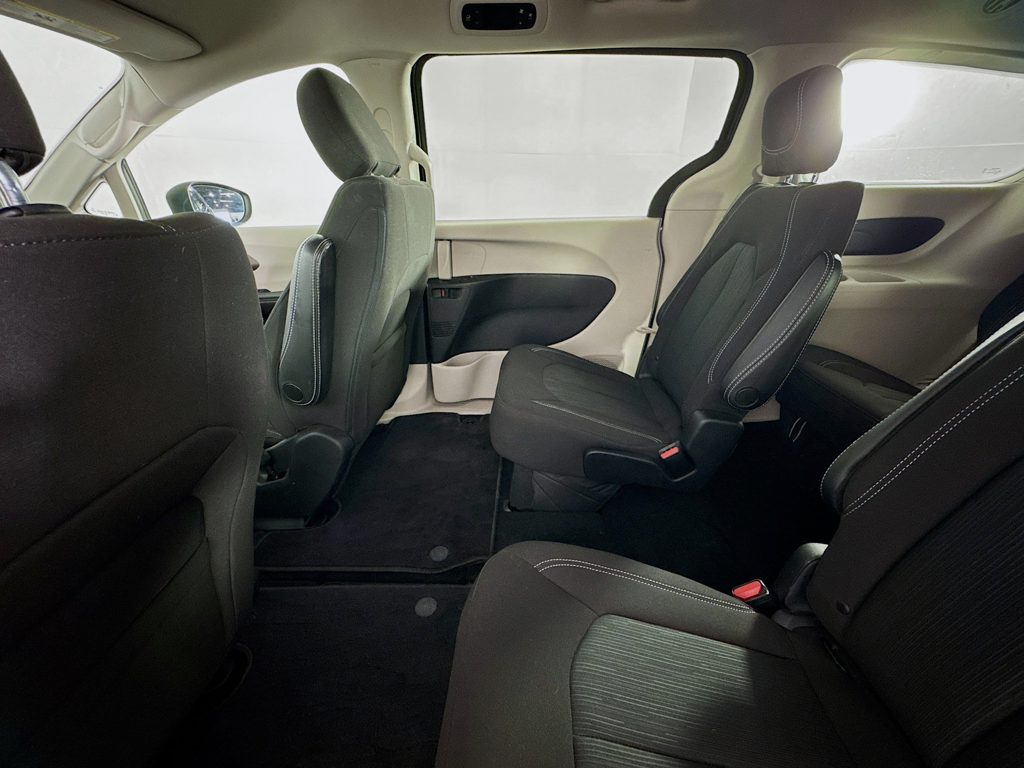 Used 2020 Chrysler Voyager LX FWD image 24