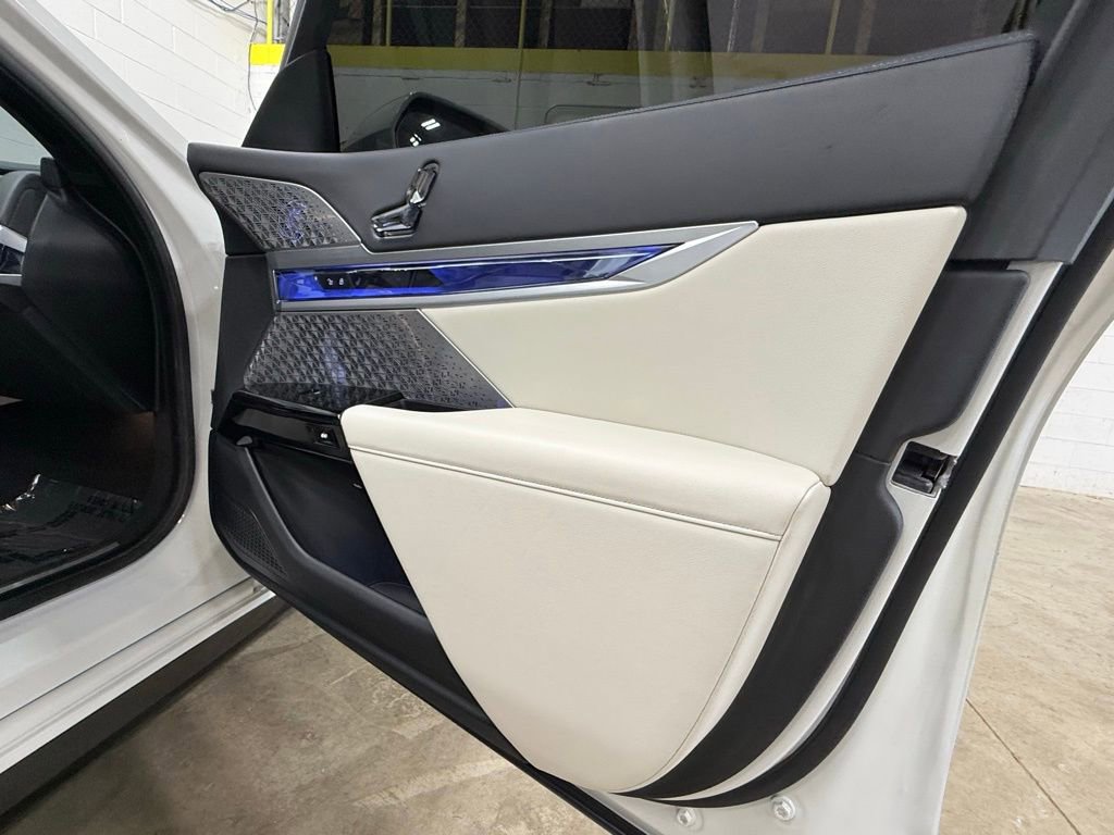 Used 2024 BMW 760i xDrive w/ Premium Package image 48