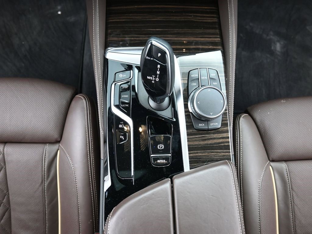 Used 2023 BMW 530e xDrive w/ Premium Package image 16