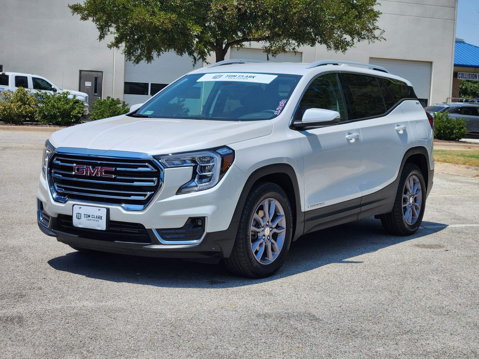 Used 2023 GMC Terrain SLT w/ LPO, Floor Liner Package FWD image 2