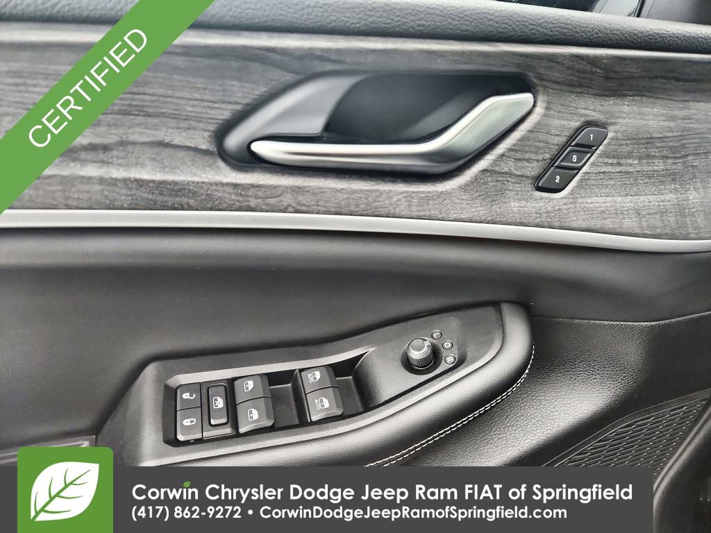 Certified 2023 Jeep Grand Cherokee Limited w/ Trailer Tow Prep Group (B) image 21