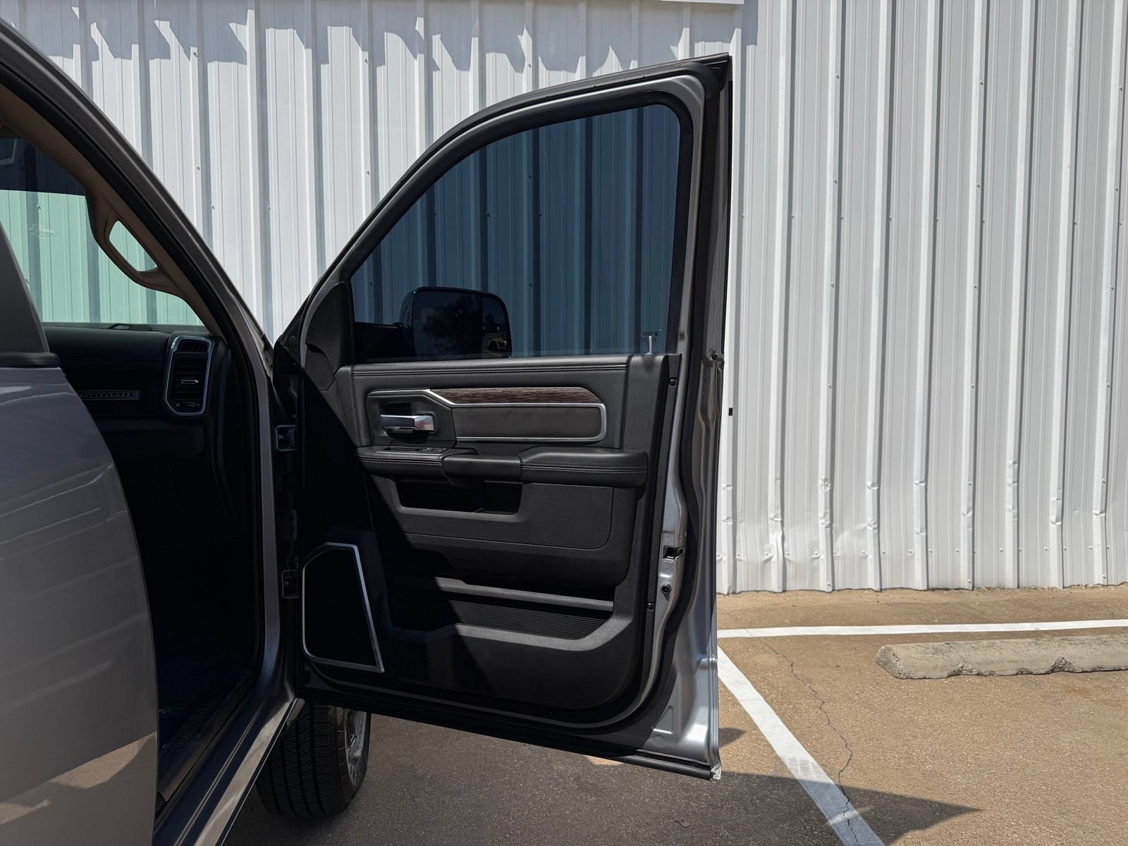Used 2021 RAM 3500 Laramie AWD/4WD image 23