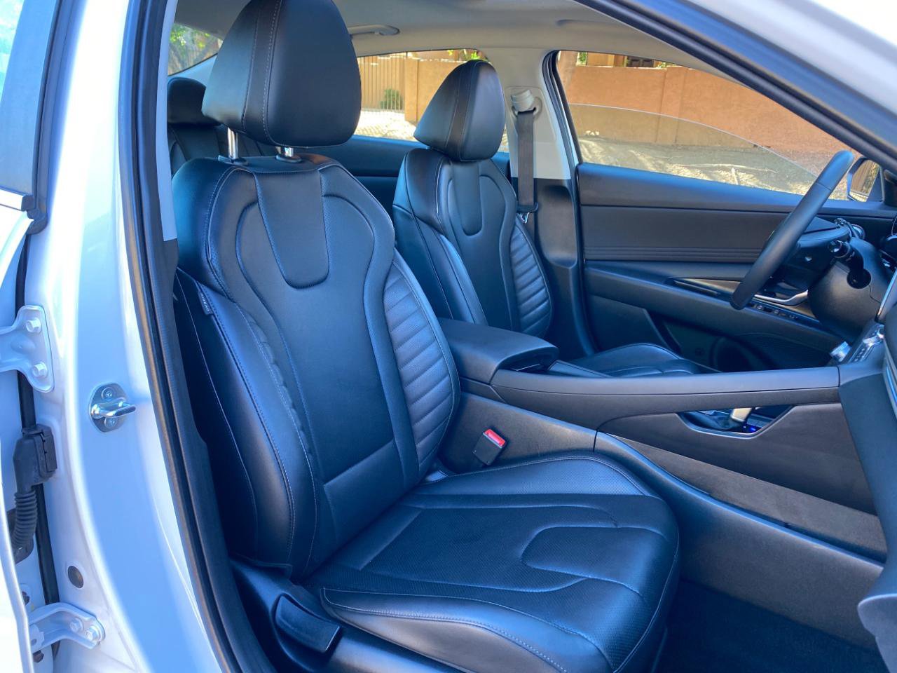 Used 2025 Hyundai Elantra Limited image 50