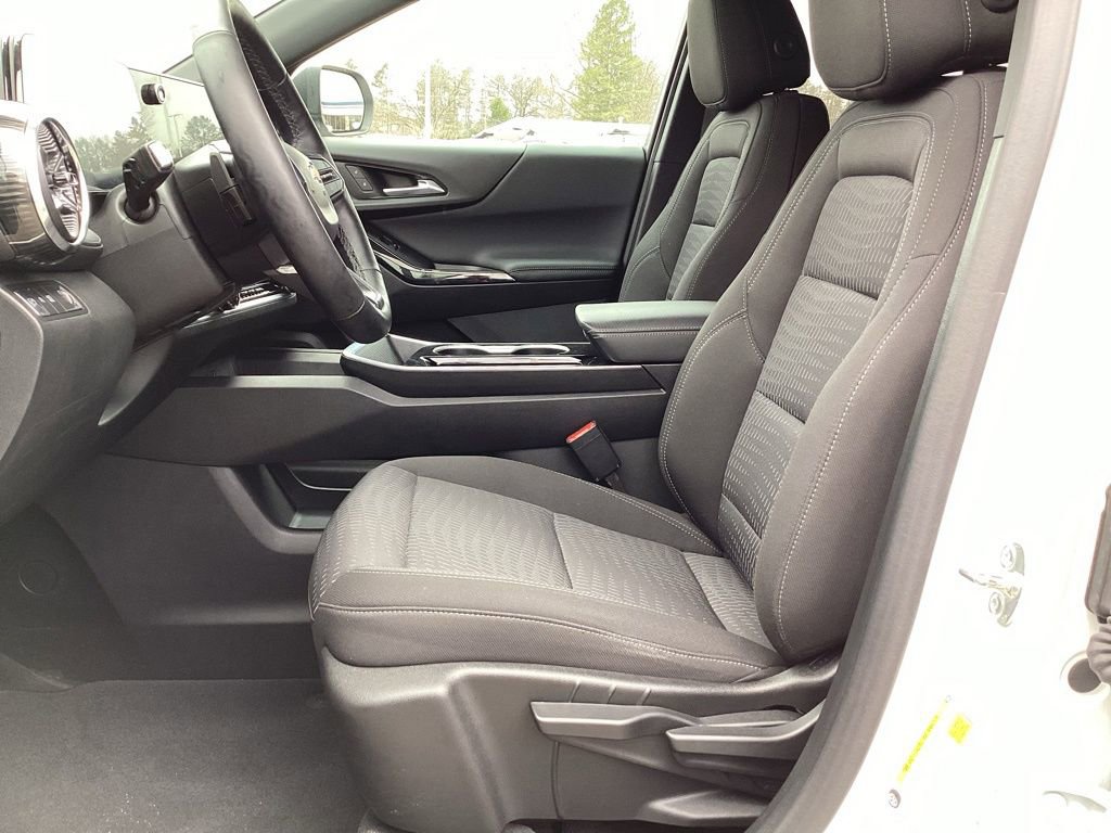 Used 2025 Chevrolet Equinox LT FWD image 15