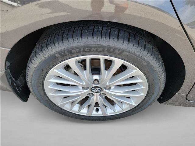 Used 2020 Toyota Camry XLE FWD image 11