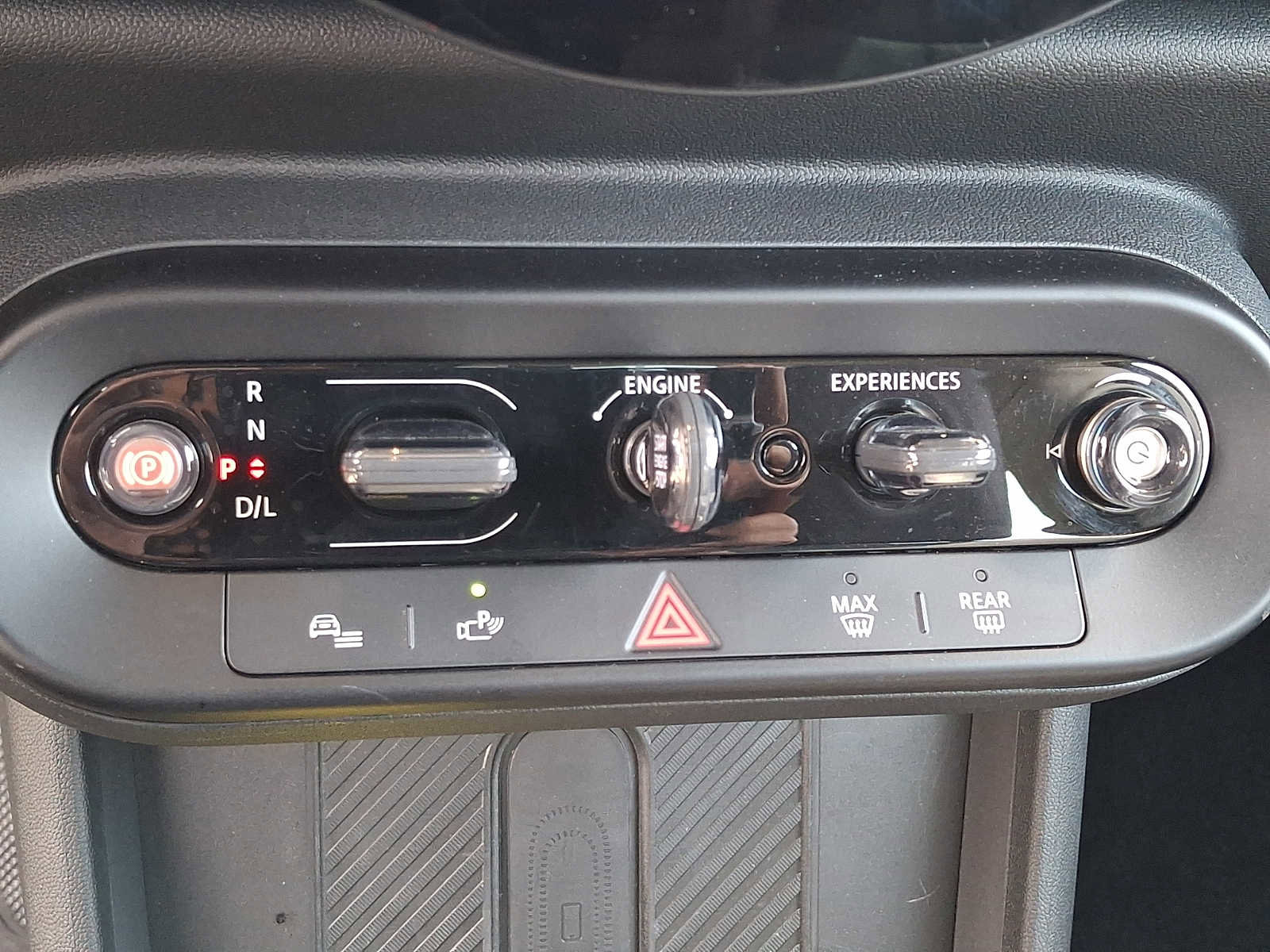 Used 2025 MINI Cooper 2-Door Hardtop FWD image 25