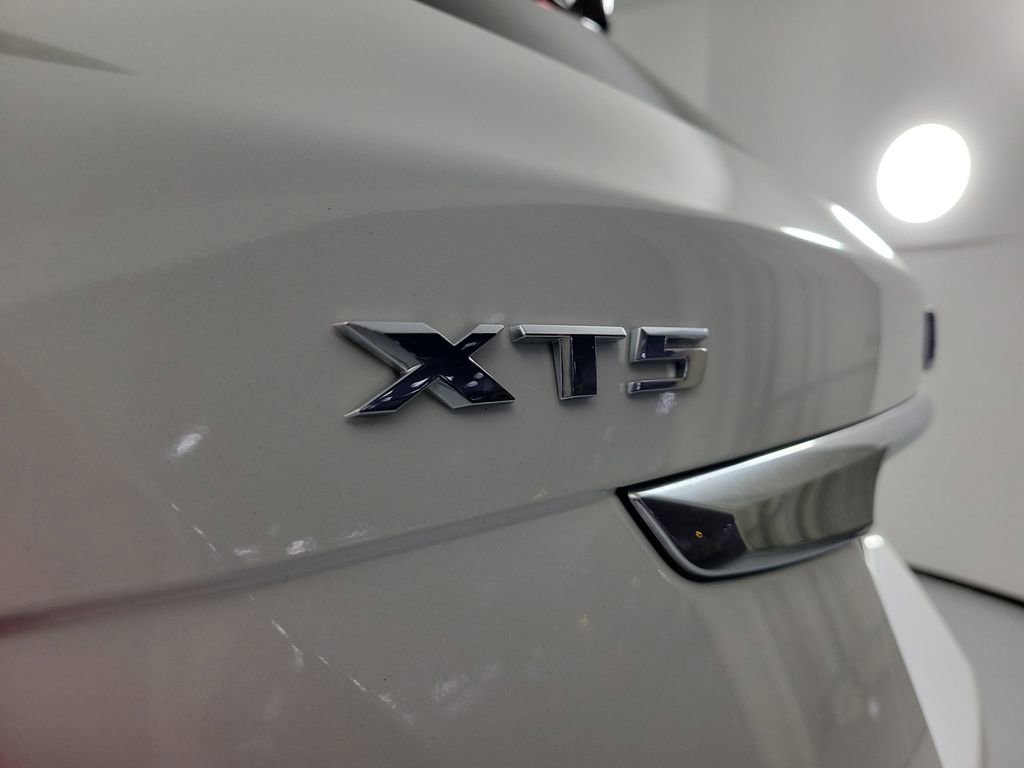 Used 2023 Cadillac XT5 Premium Luxury w/ Technology Package image 6