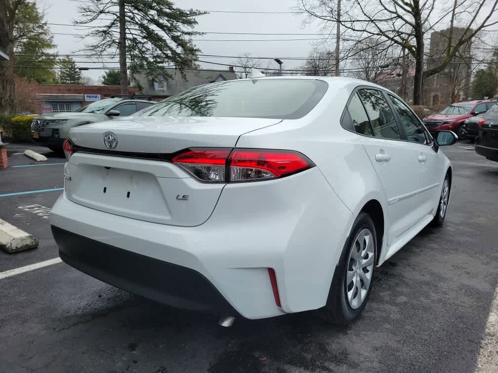 Used 2023 Toyota Corolla LE image 3