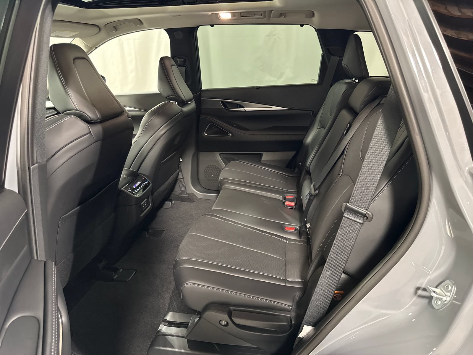 Certified 2026 INFINITI QX60 Luxe w/ Cargo Package AWD/4WD image 5