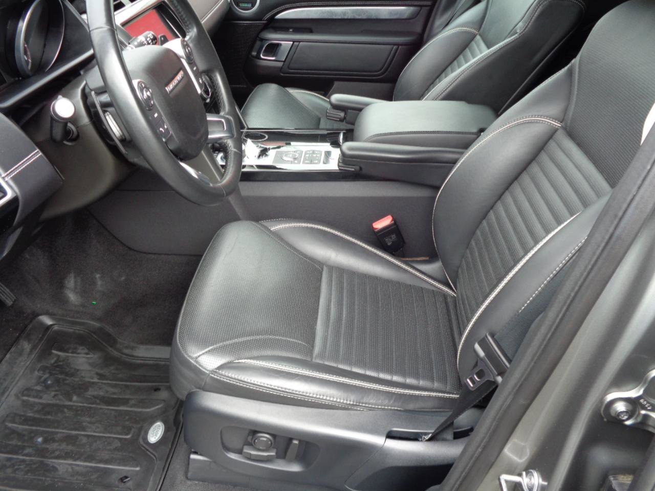 Used 2017 Land Rover Discovery First Edition image 25