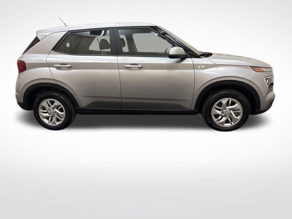 New 2026 Hyundai Venue SE FWD image 4