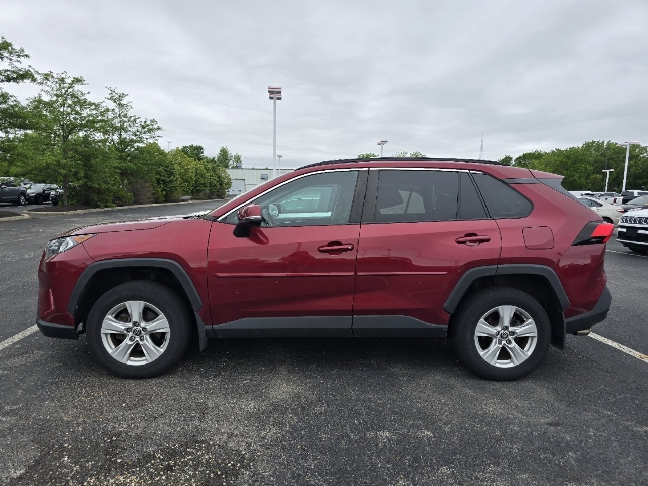 Used 2021 Toyota RAV4 XLE AWD/4WD image 4
