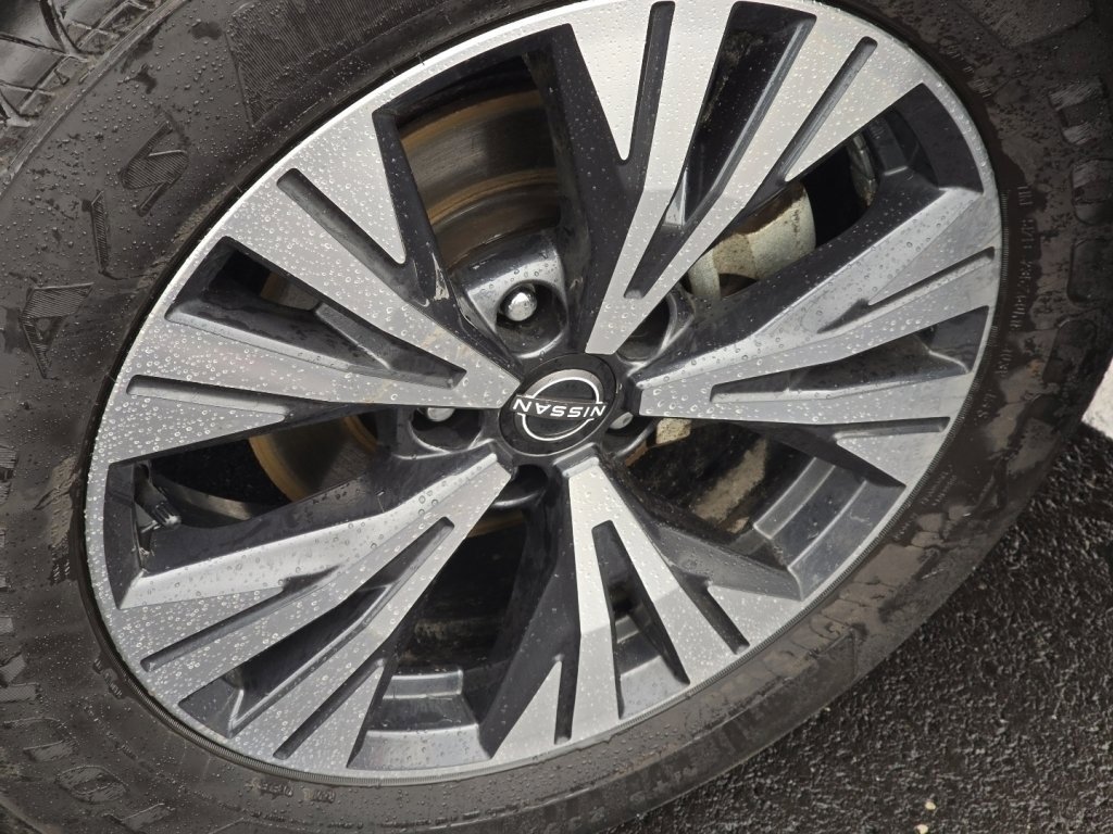 Used 2023 Nissan Rogue SV w/ SV Premium B Package image 11