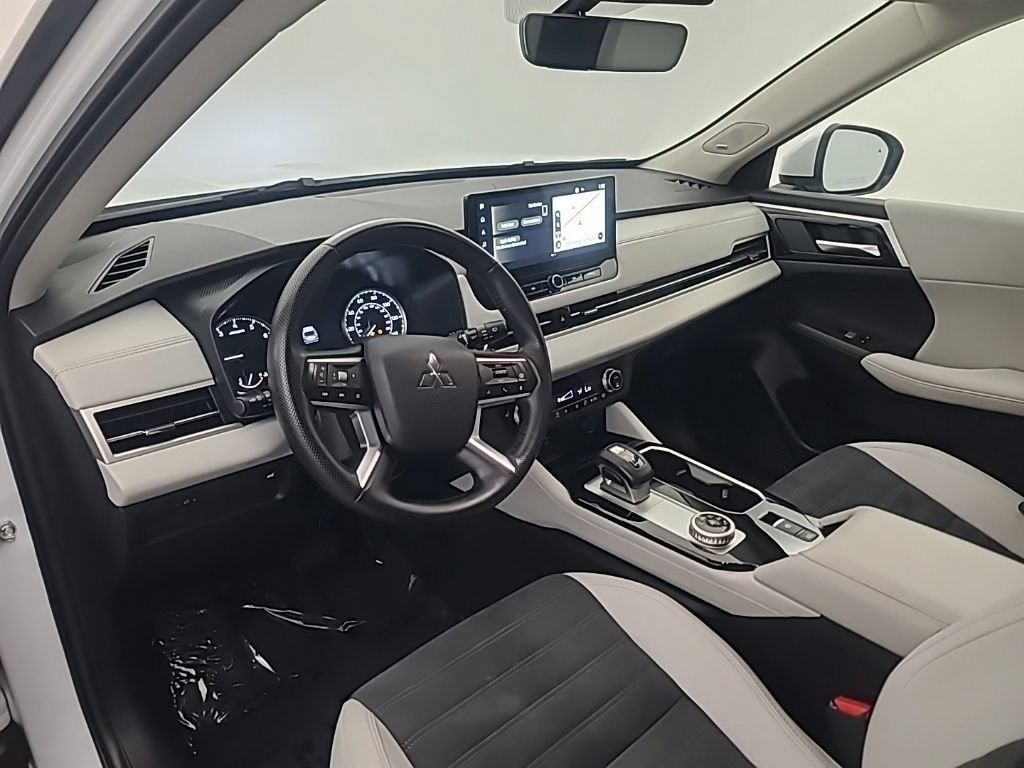 Used 2025 Mitsubishi Outlander SE AWD/4WD image 25