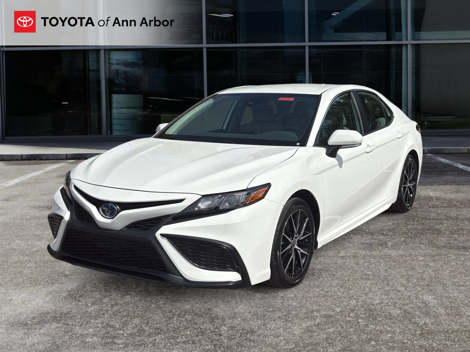 Used 2024 Toyota Camry SE FWD image 7