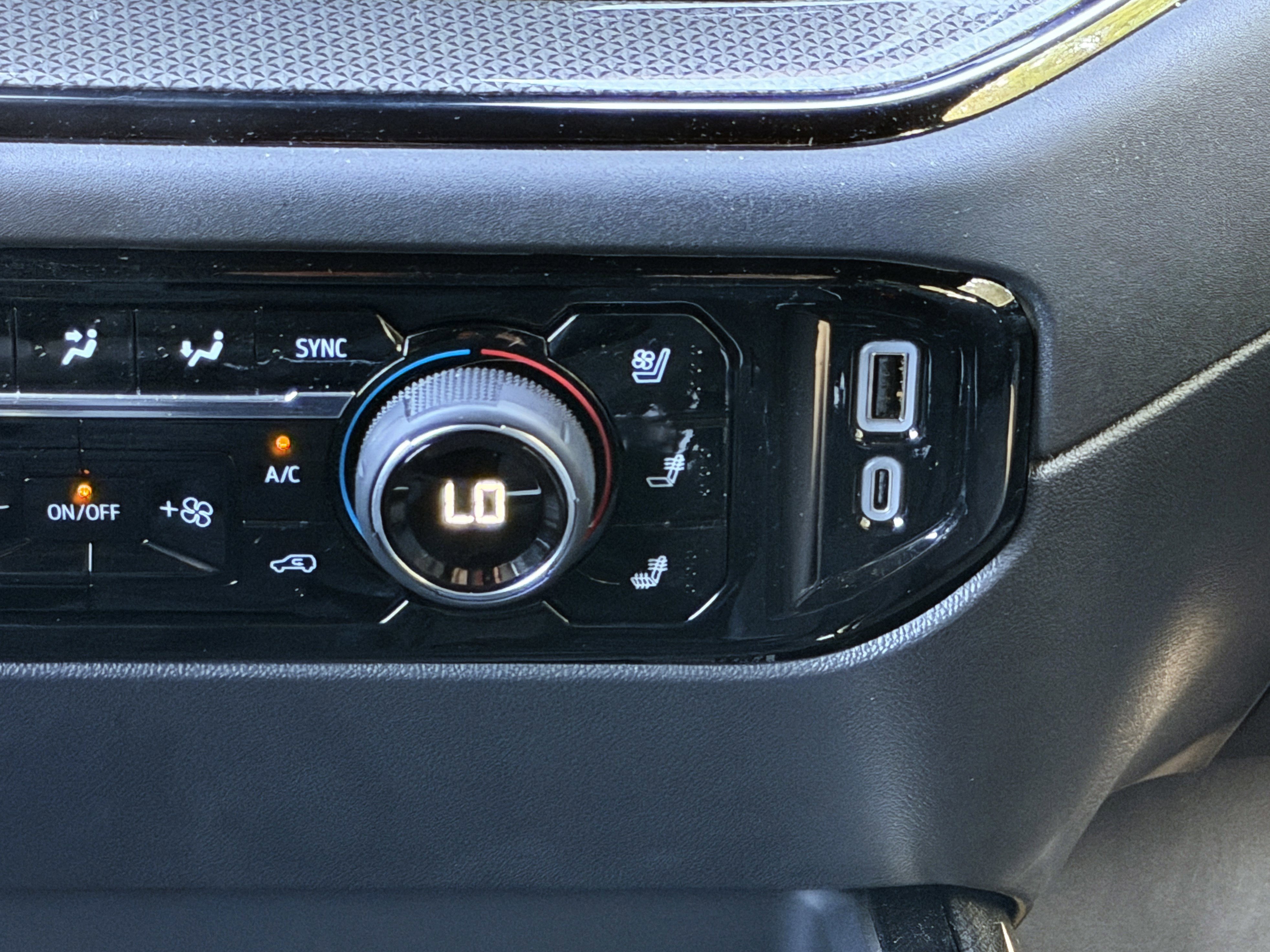 Used 2024 Chevrolet Silverado 1500 ZR2 w/ Technology Package image 11