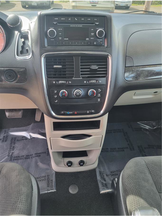 Used 2016 Dodge Grand Caravan American Value Package w/ UConnect Hands-Free Group FWD image 17